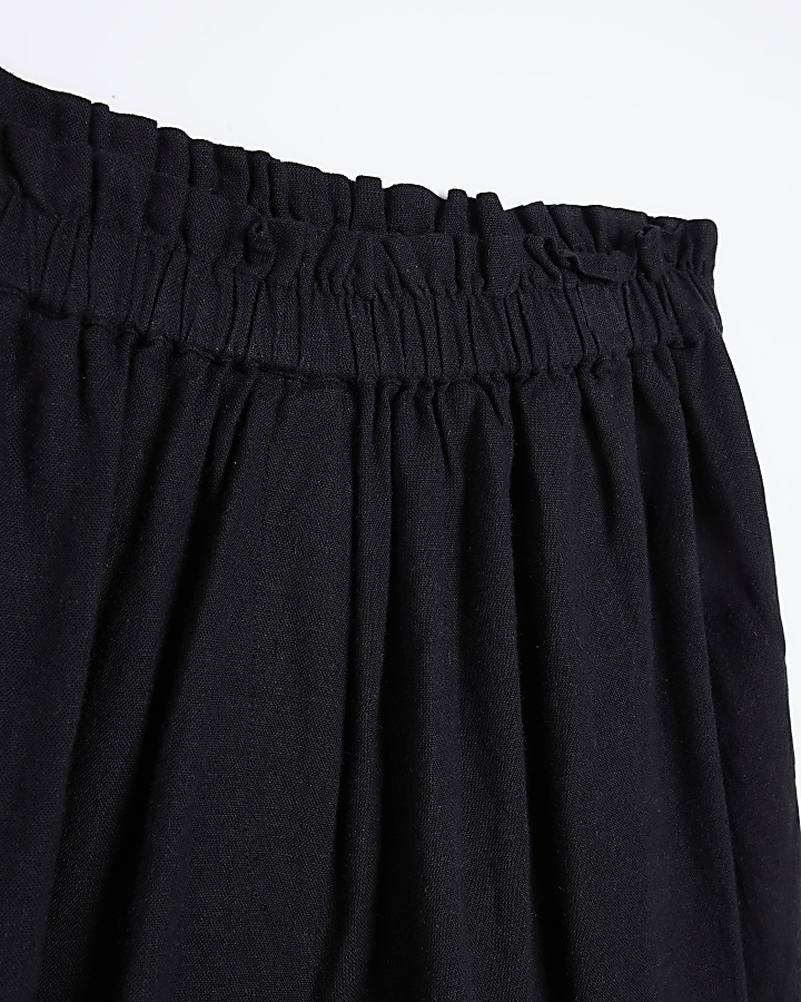 Black shorts with linen