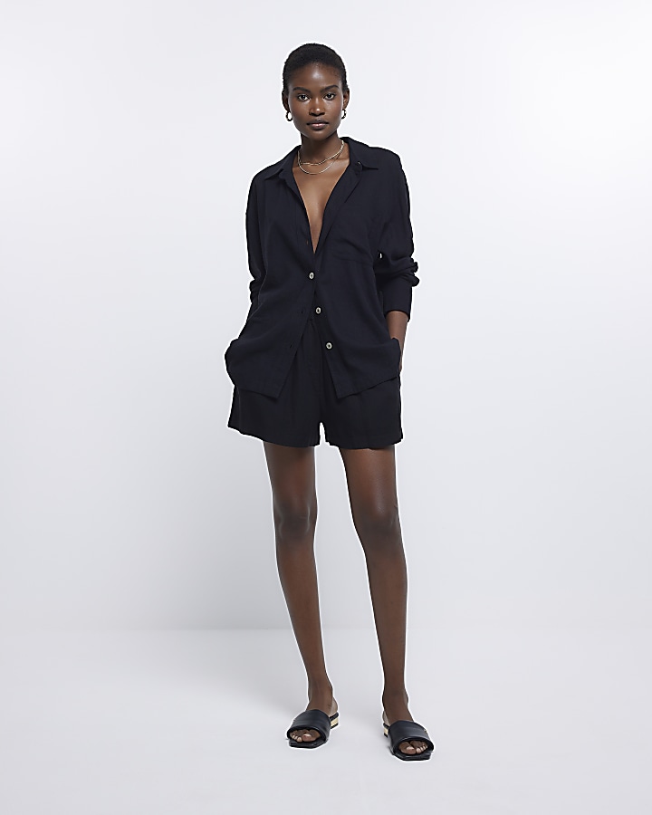 Black shorts with linen