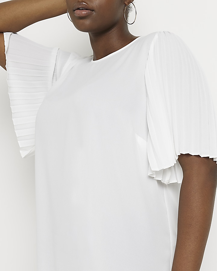 Plus white plisse sleeve t-shirt