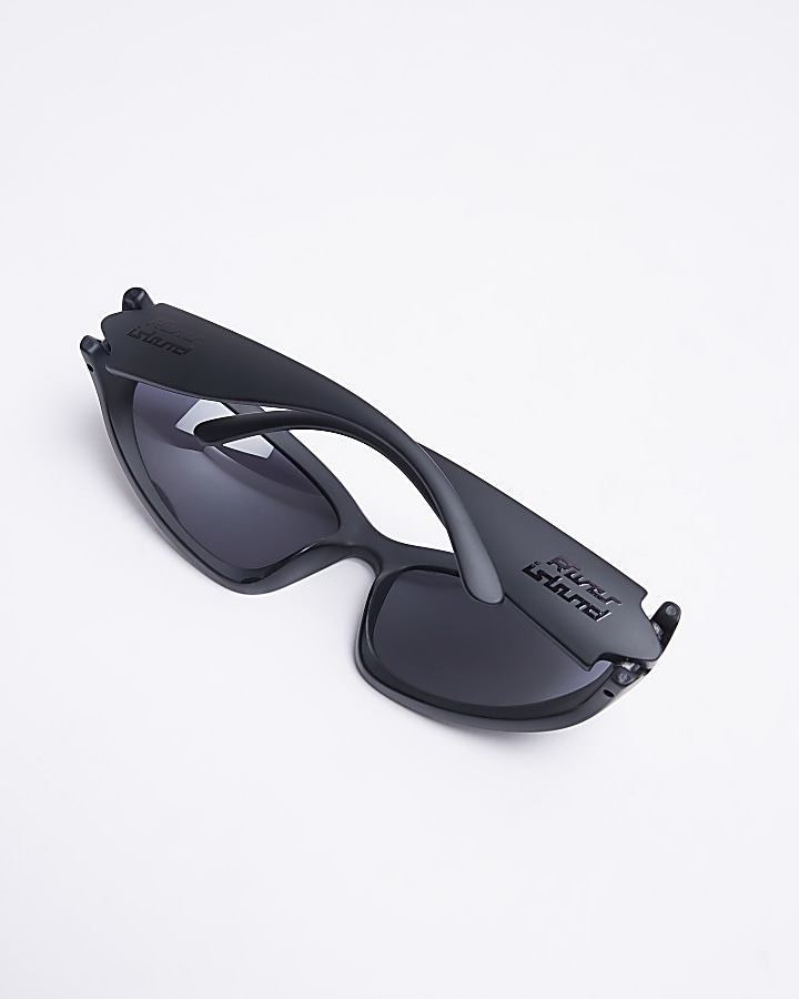 Black curved wrapped sunglasses