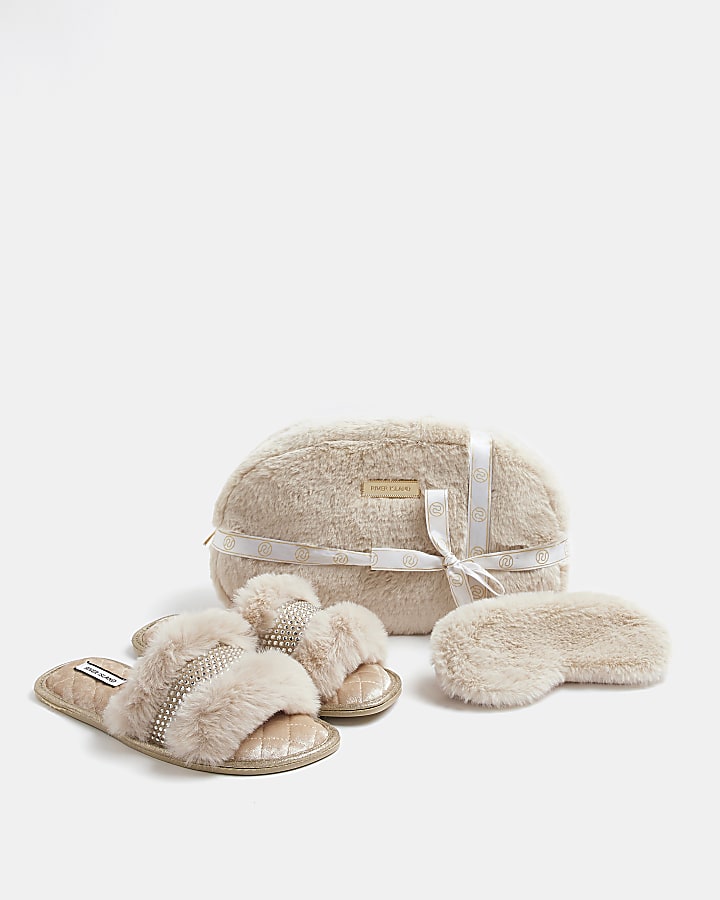 Cream faux fur slipper and bag set River Island