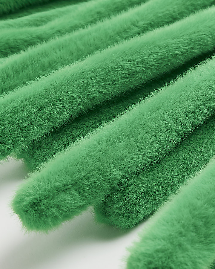 Green oversized furry scarf