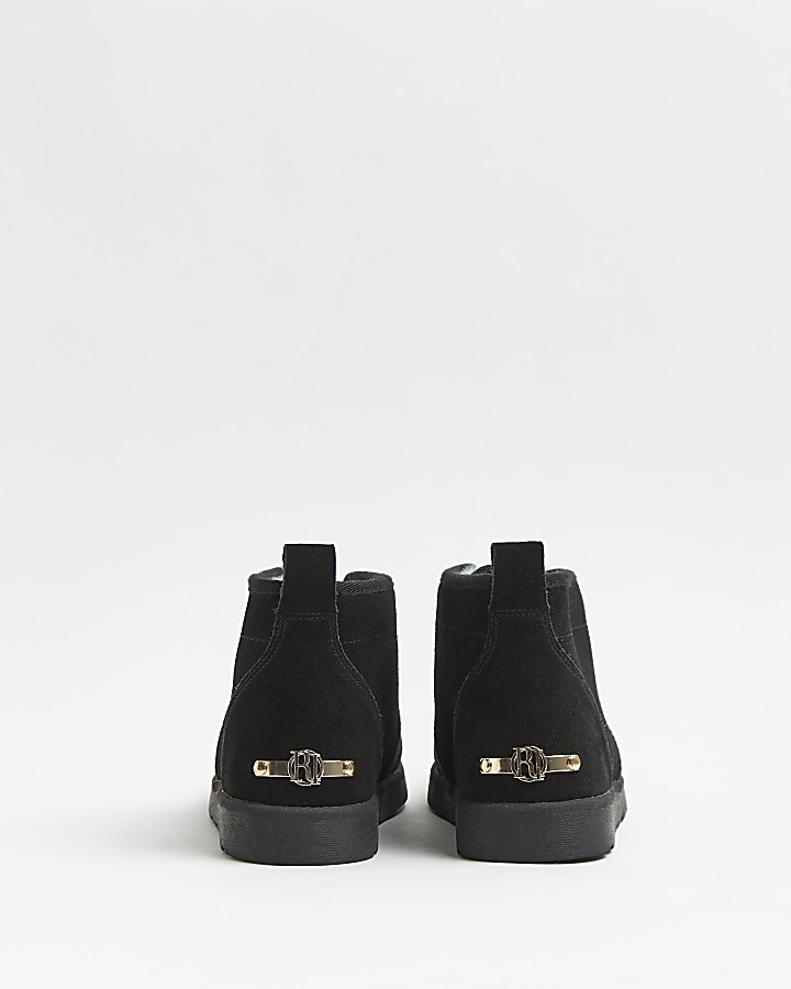 Black faux fur lined desert boots