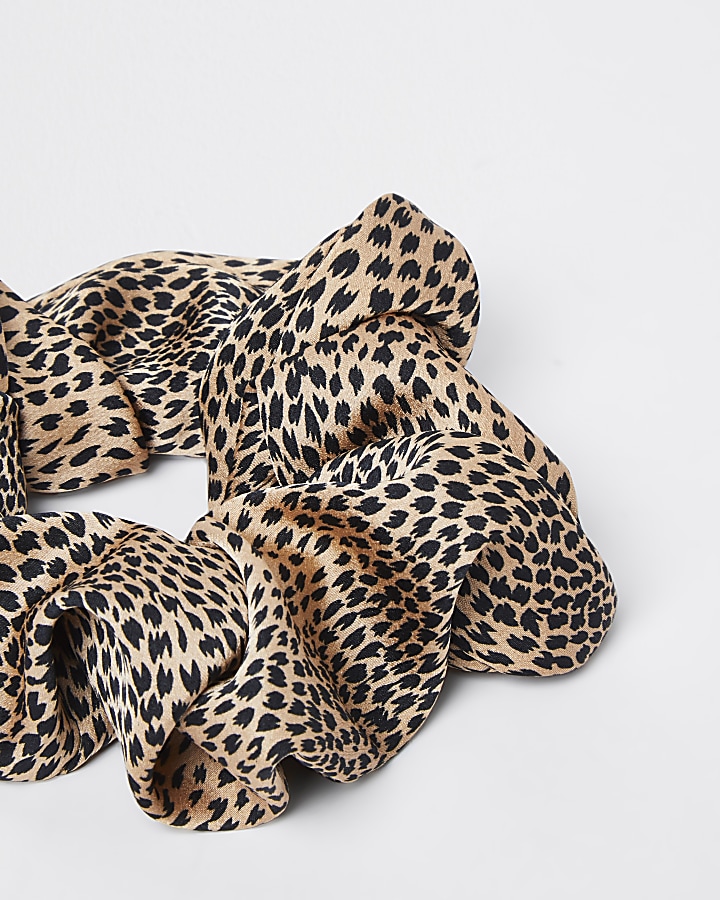 Brown oversized leopard scrunchie