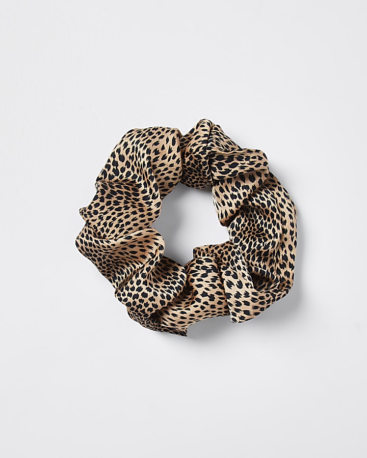 Brown oversized leopard scrunchie