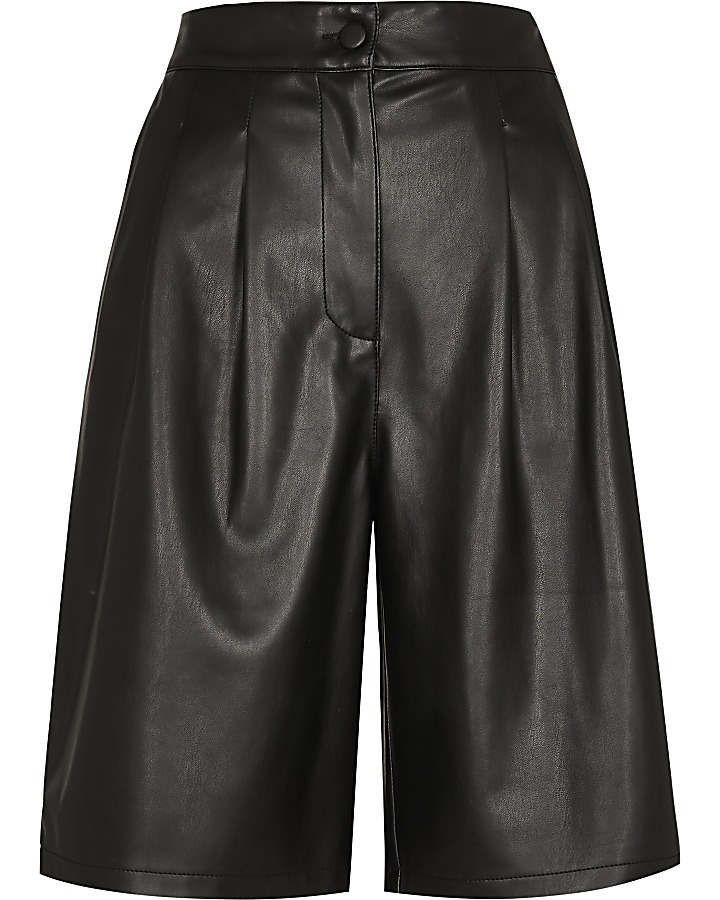 Black faux leather pleated shorts