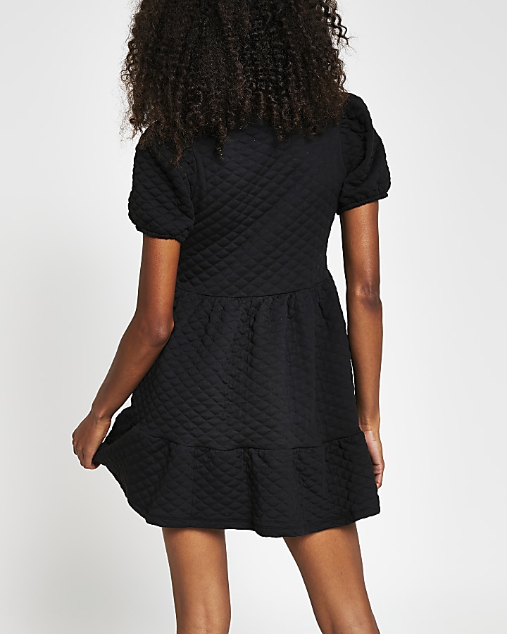 Black short puff sleeve quilted smock dress