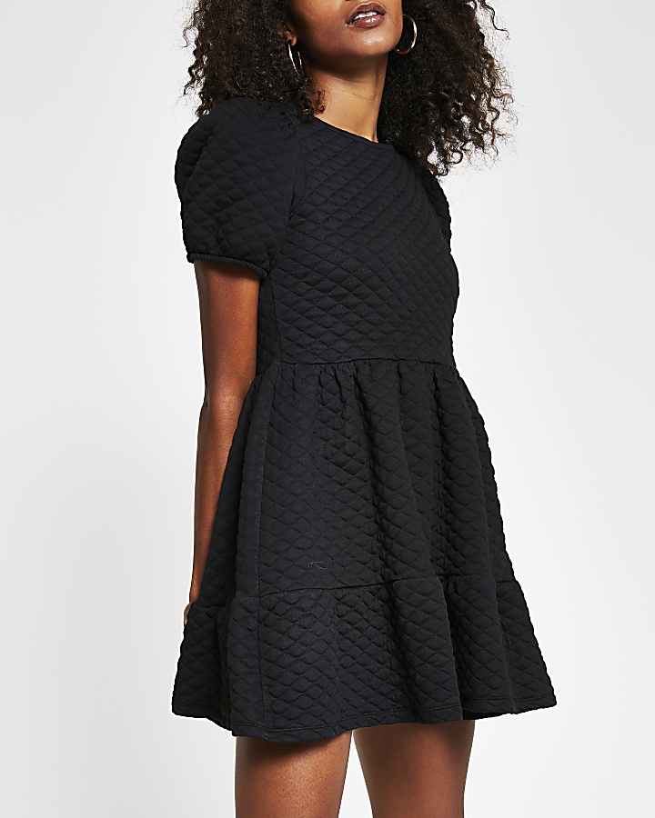 Black short puff sleeve quilted smock dress