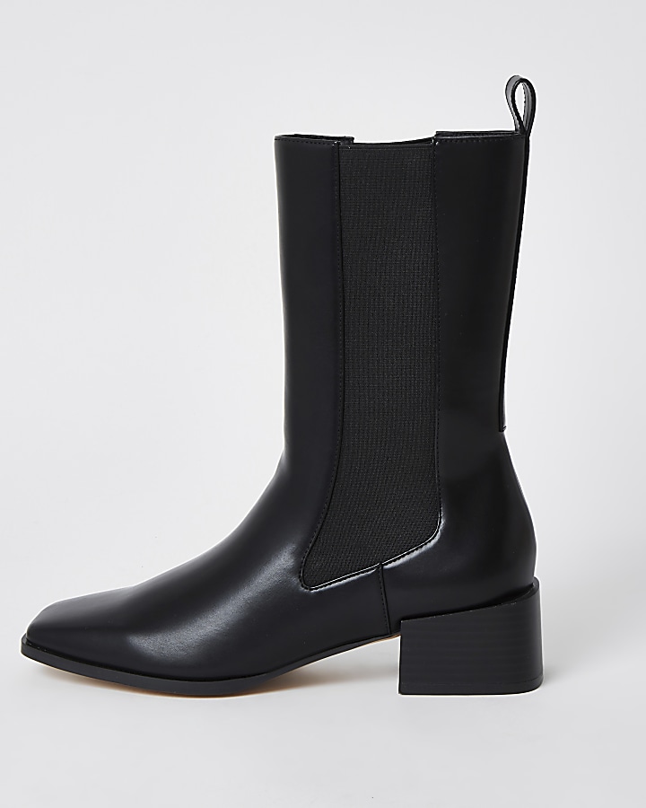 Black gusset boots