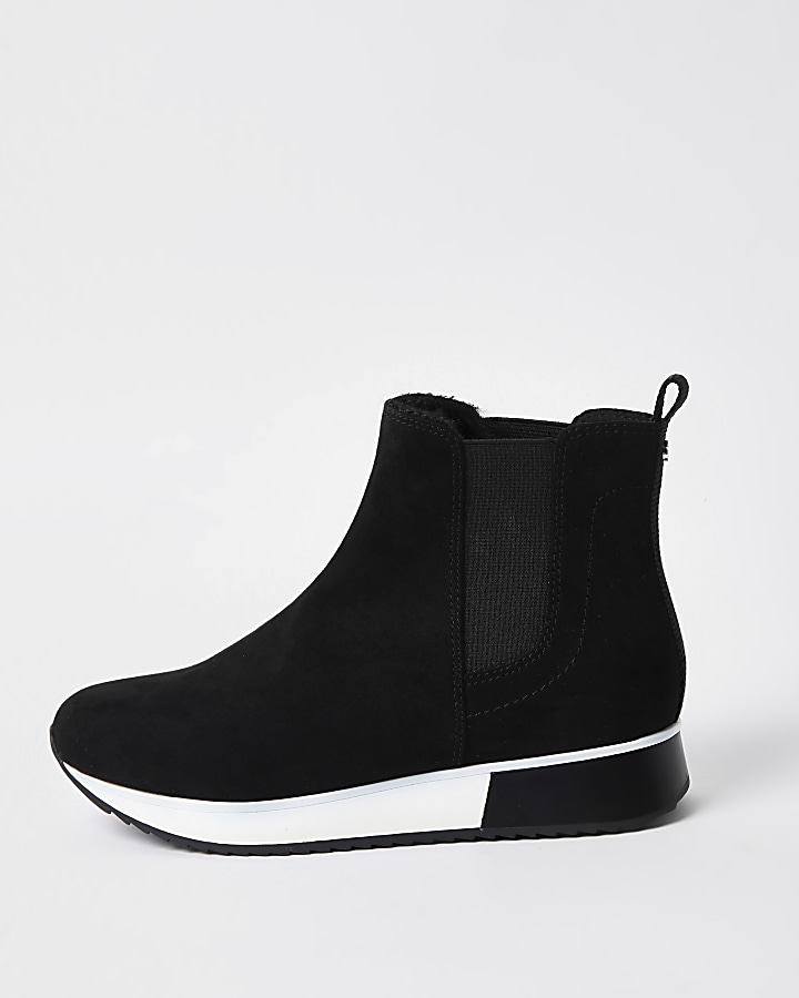 Black scuba pull on trainers