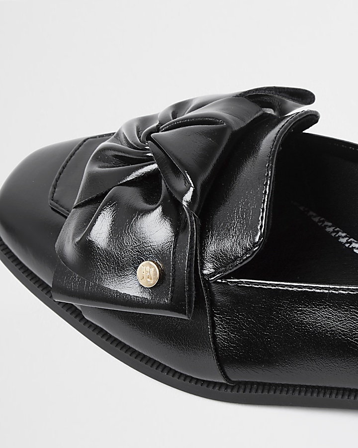 Black faux leather bow loafers