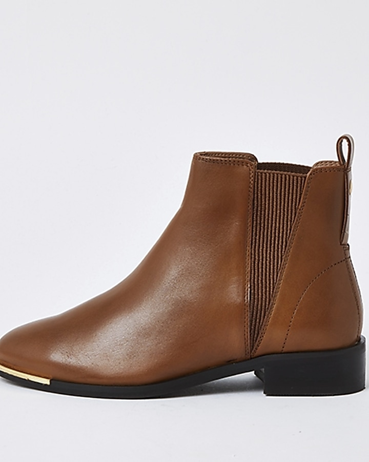 Brown metal toe leather chelsea boots