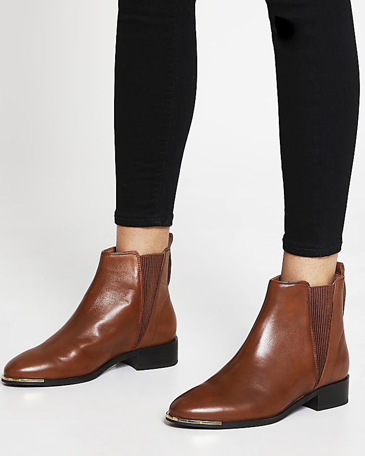 Brown metal toe leather chelsea boots