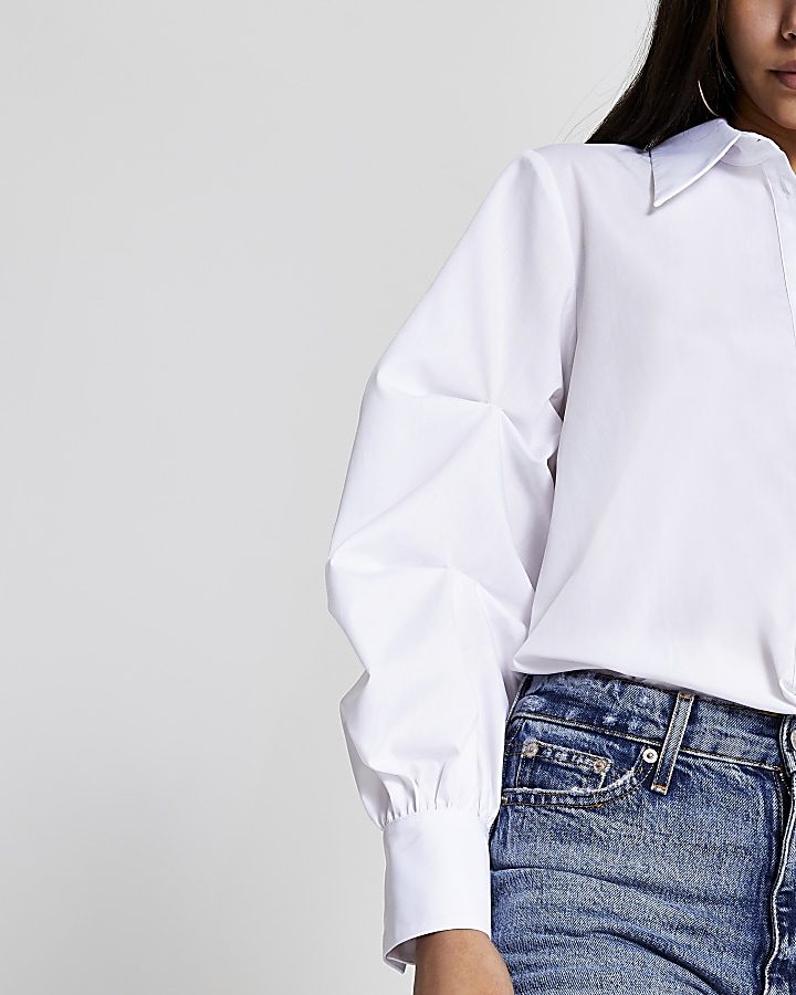 White long ruched sleeve shirt
