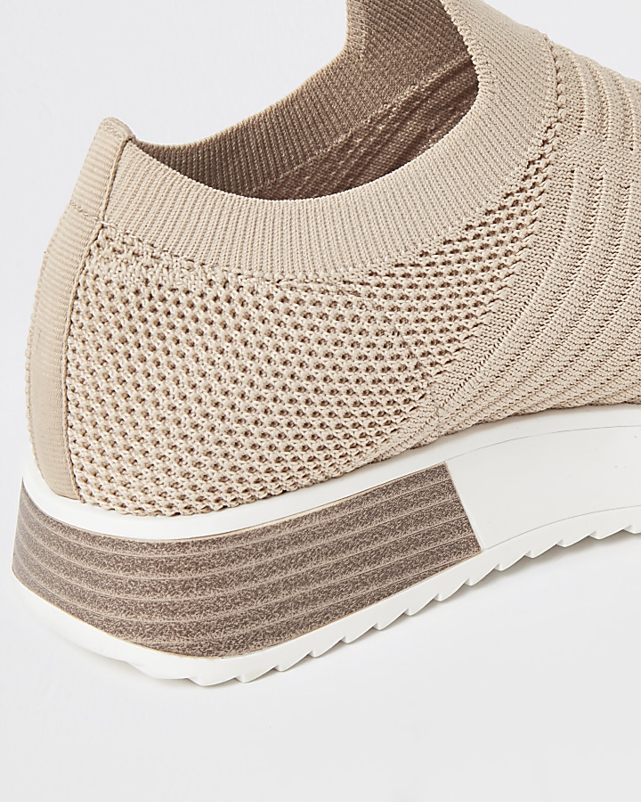 Beige wide fit knitted runner trainers
