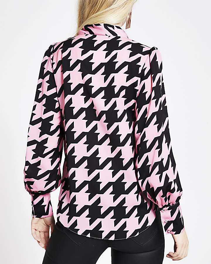 Pink houndstooth tie V neck blouse