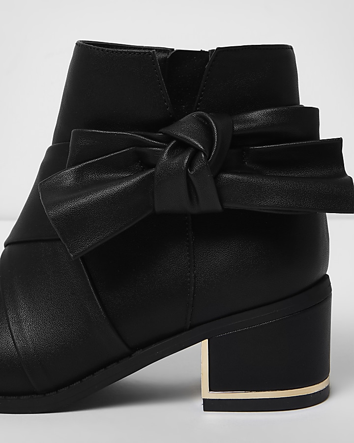 Girls black bow side block heel boots