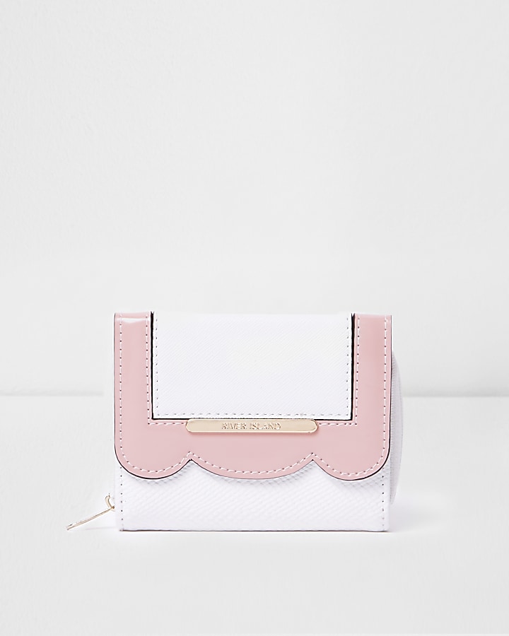 Girls white scallop edge foldout purse