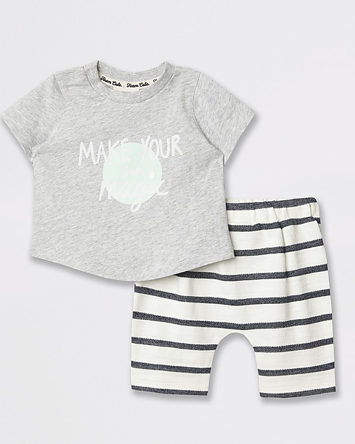 Baby grey graphic print T-shirt outfit