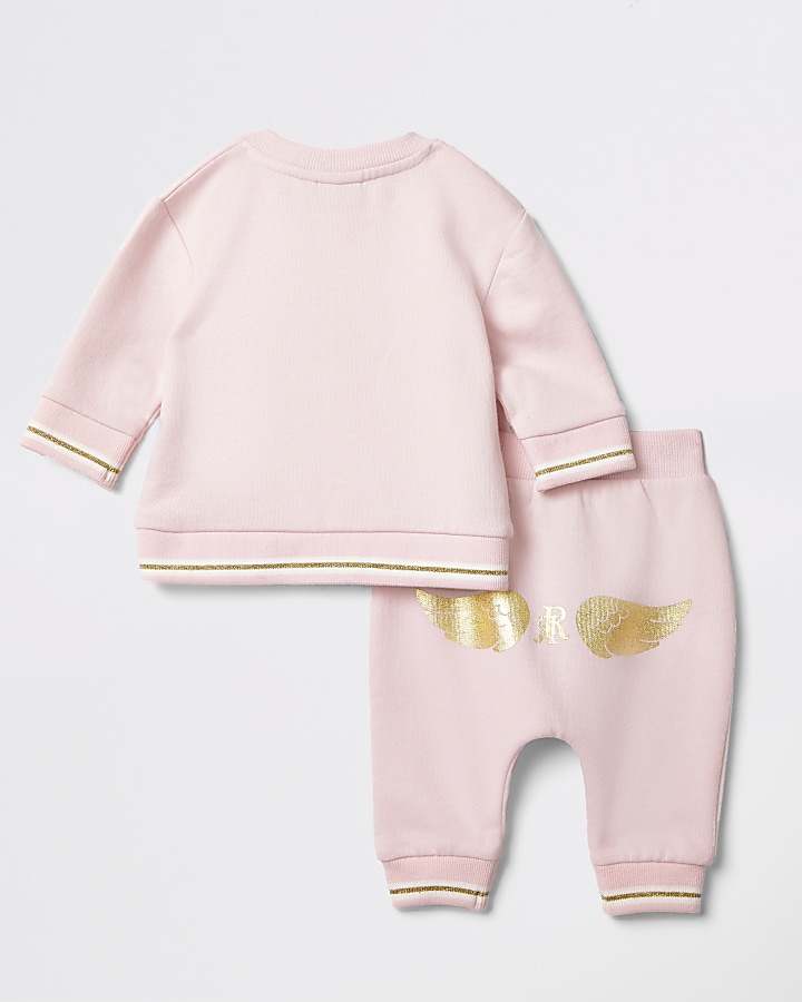 Babypink 'Born to dream' sweatshirt outfit