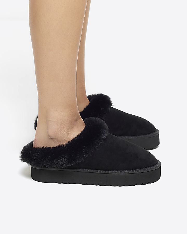 Black faux fur platform slippers