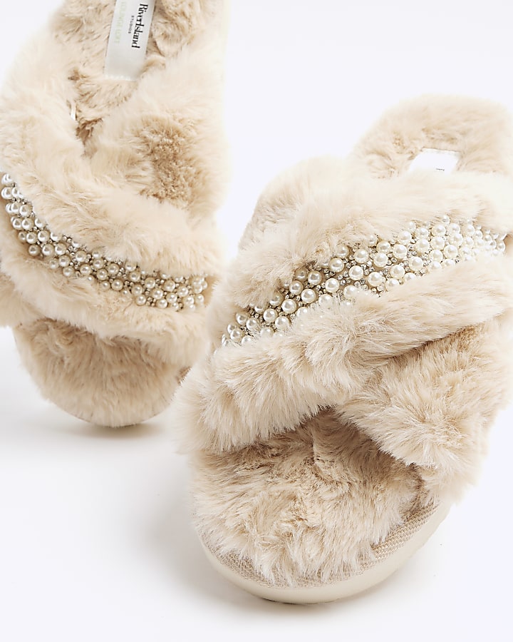 Cream faux fur pearl trim slippers