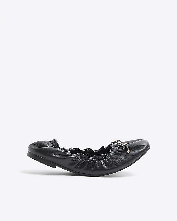 Black elasticated ballet shoes