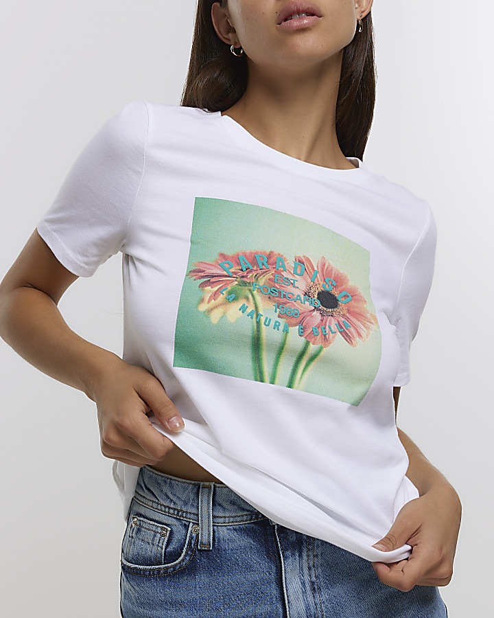 White flower graphic print t-shirt