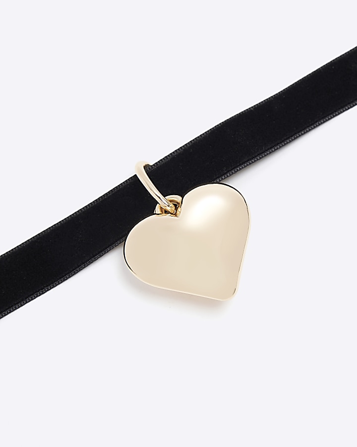 Black velvet heart necklace