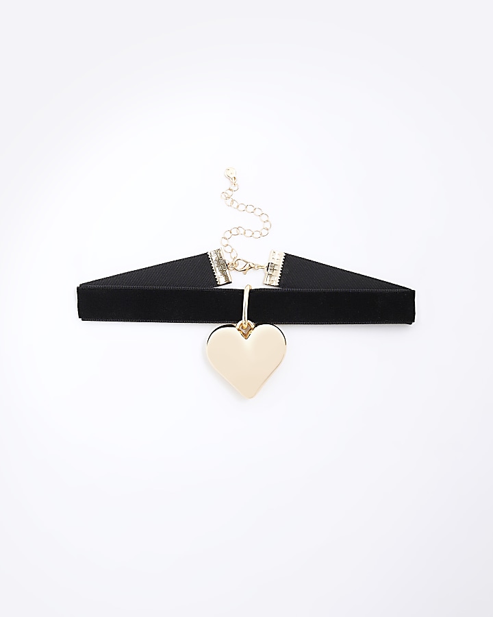 Black velvet heart necklace