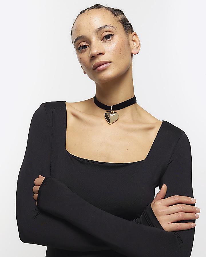 Black velvet heart necklace River Island