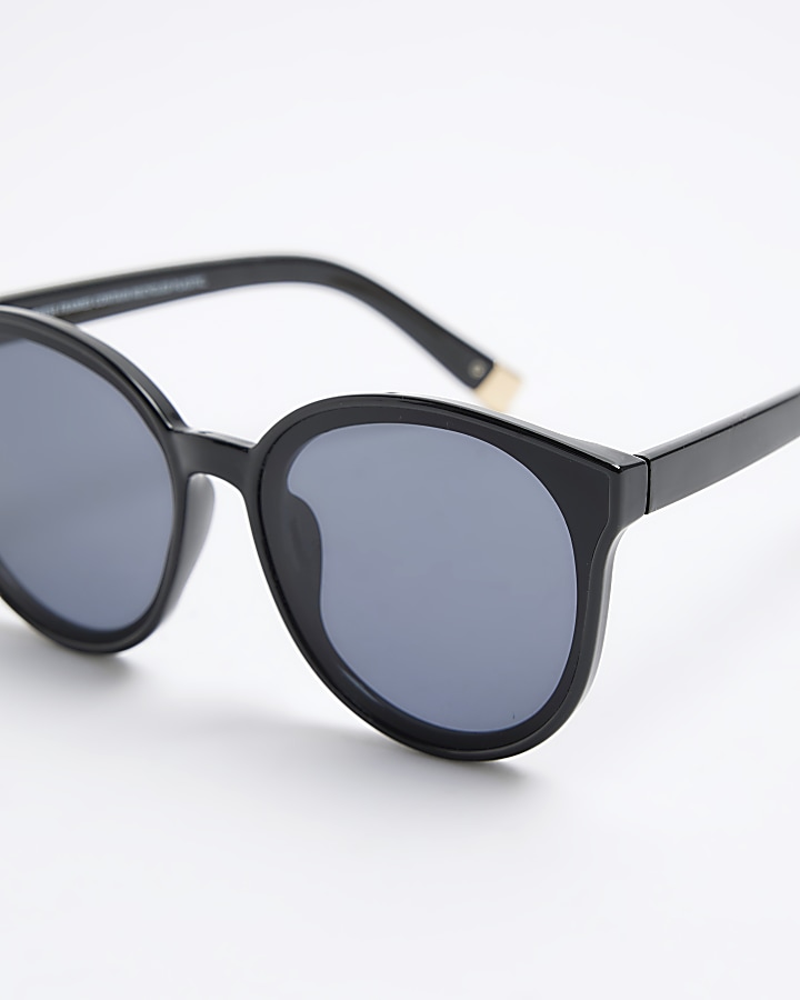 Black round cat eye sunglasses