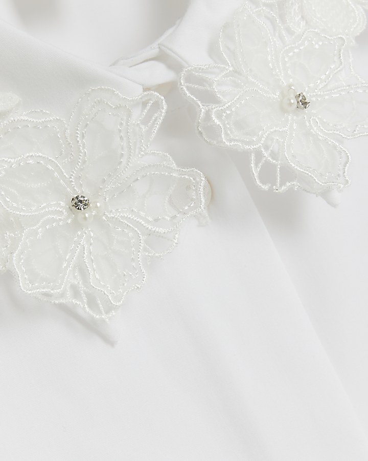 White floral collar long sleeve shirt