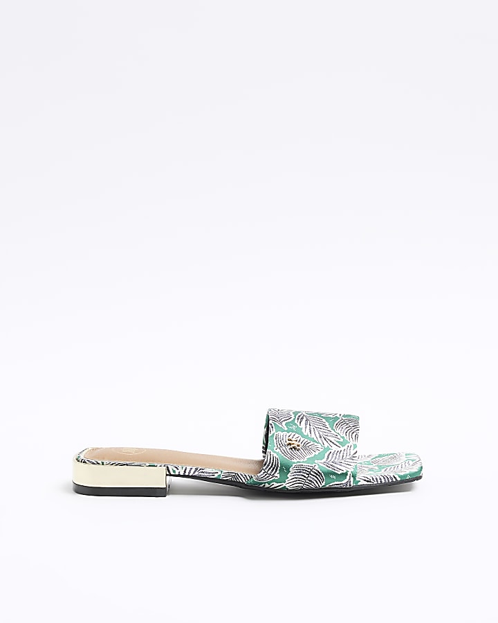 Green leaf flat sandals