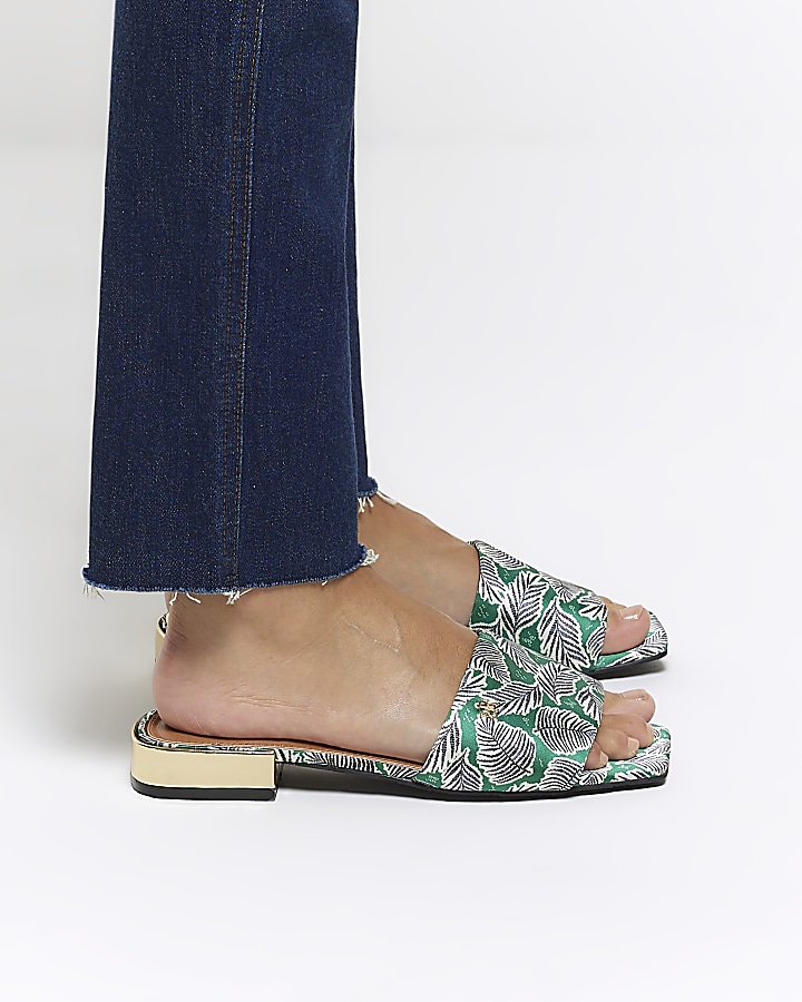 Green leaf flat sandals