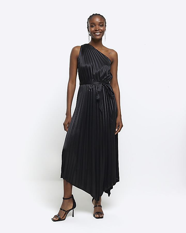 Asymmetric Pleated Maxi Dress / Black