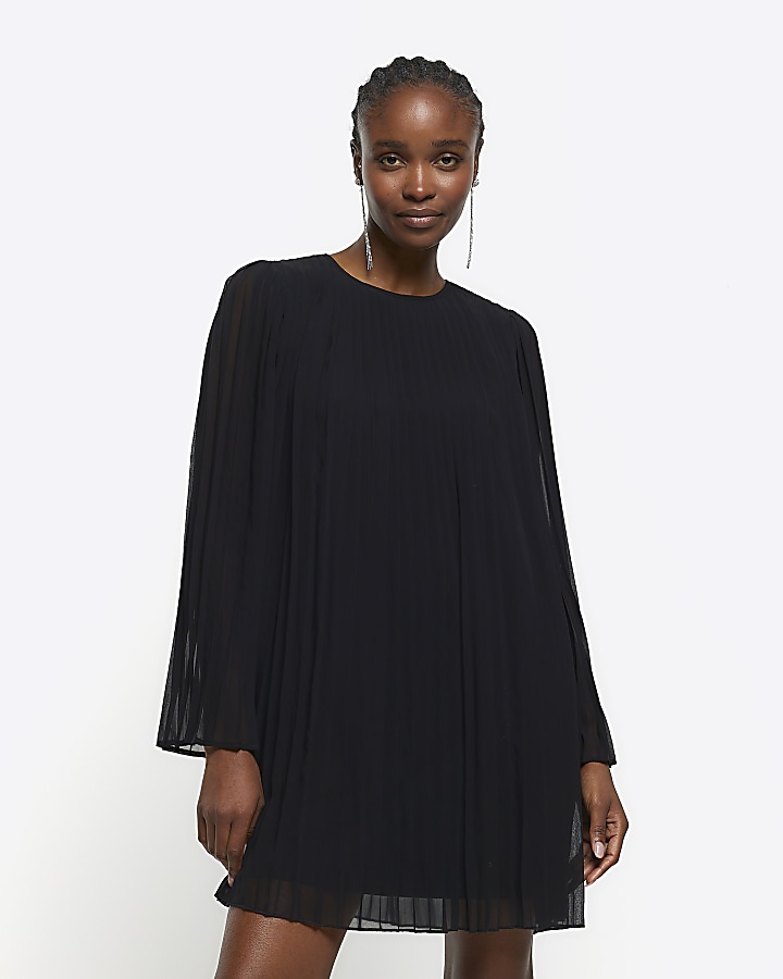 Black plisse long sleeve shift mini dress