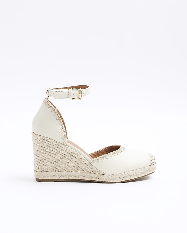 Cream closed store toe wedges