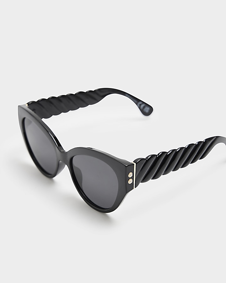Black textured arm cat eye sunglasses