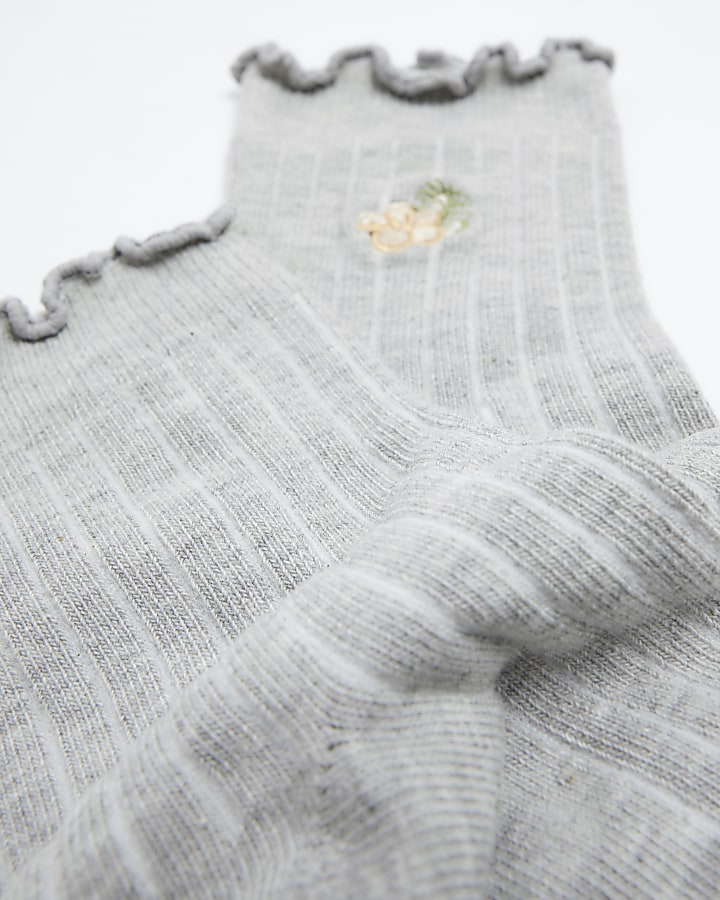 Grey embroidered flower ankle socks