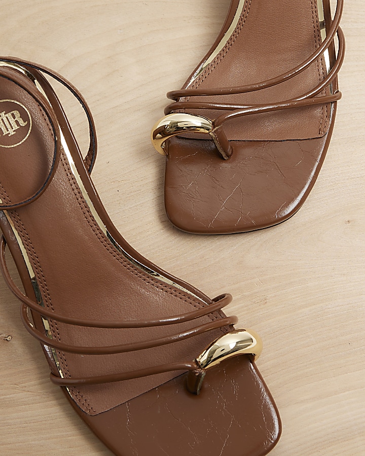 Brown toe clip block heeled sandals