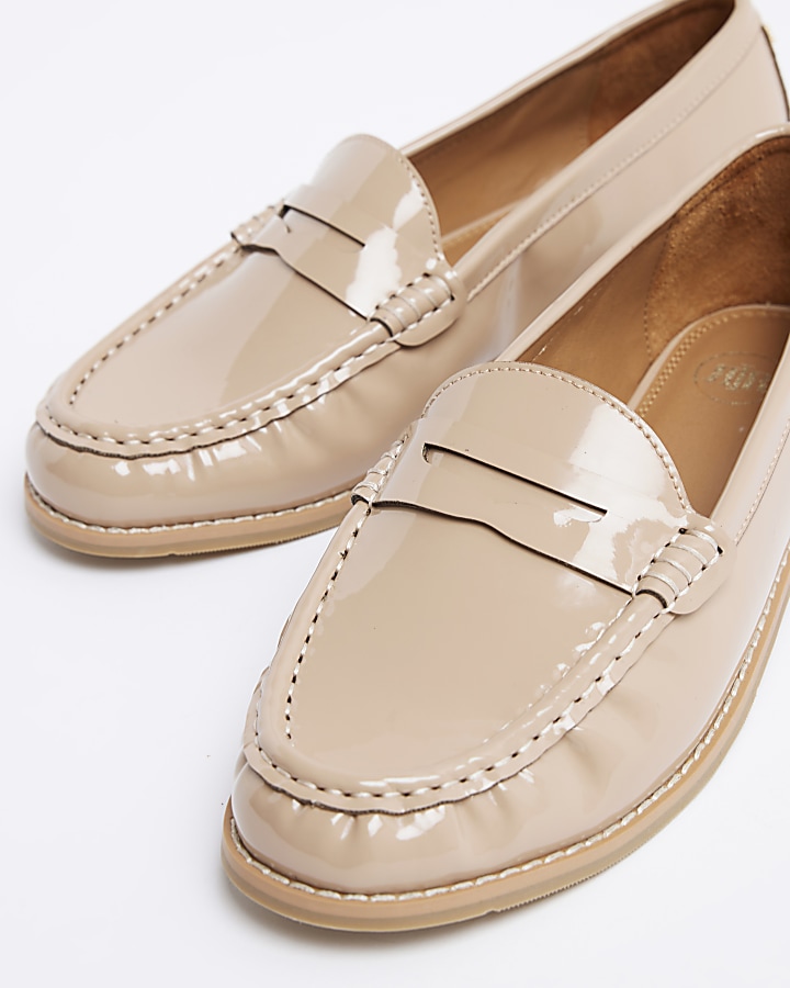 Beige patent loafers