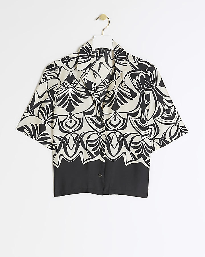 Black geometric short sleeve shirt