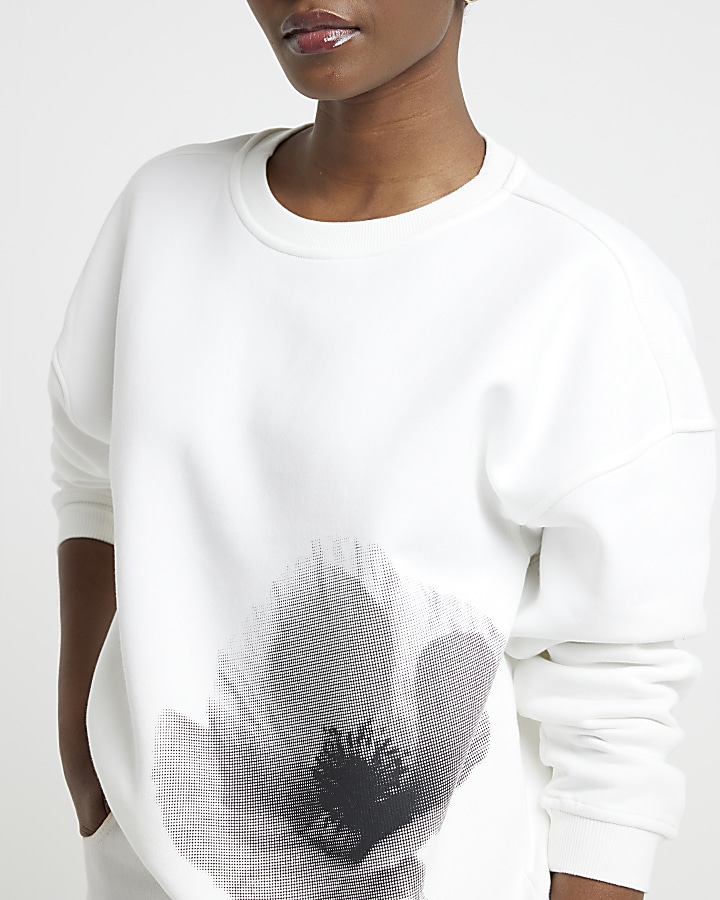 White blurred flower graphic sweatshirt