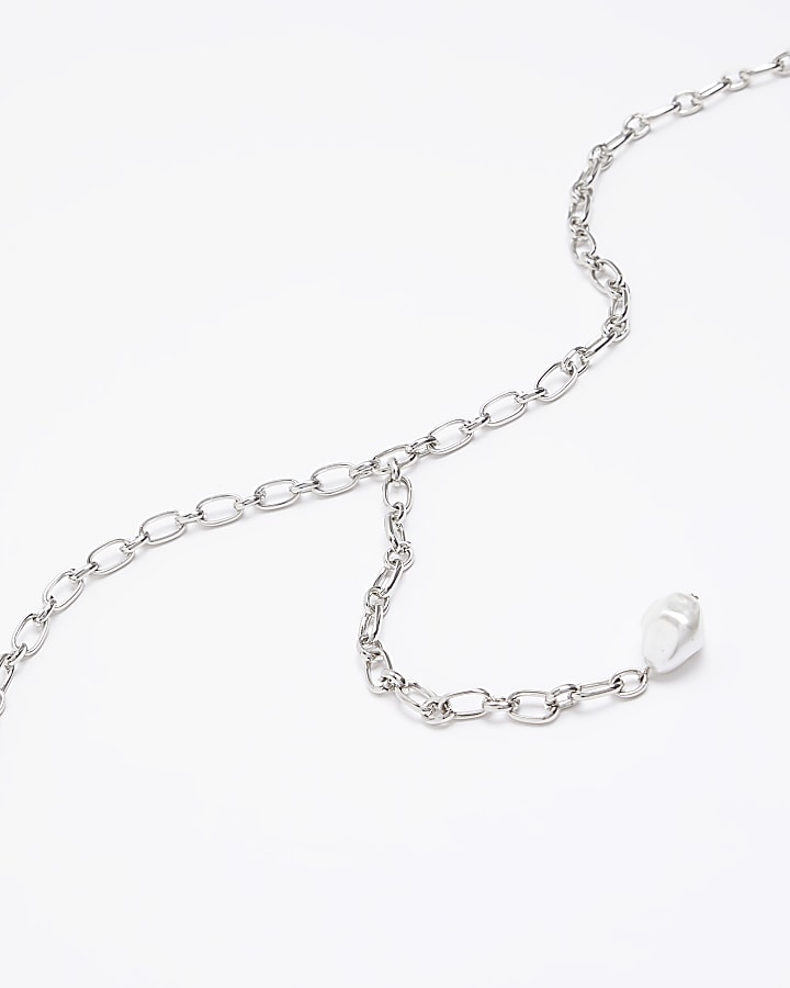 Silver colour pearl pendant necklace