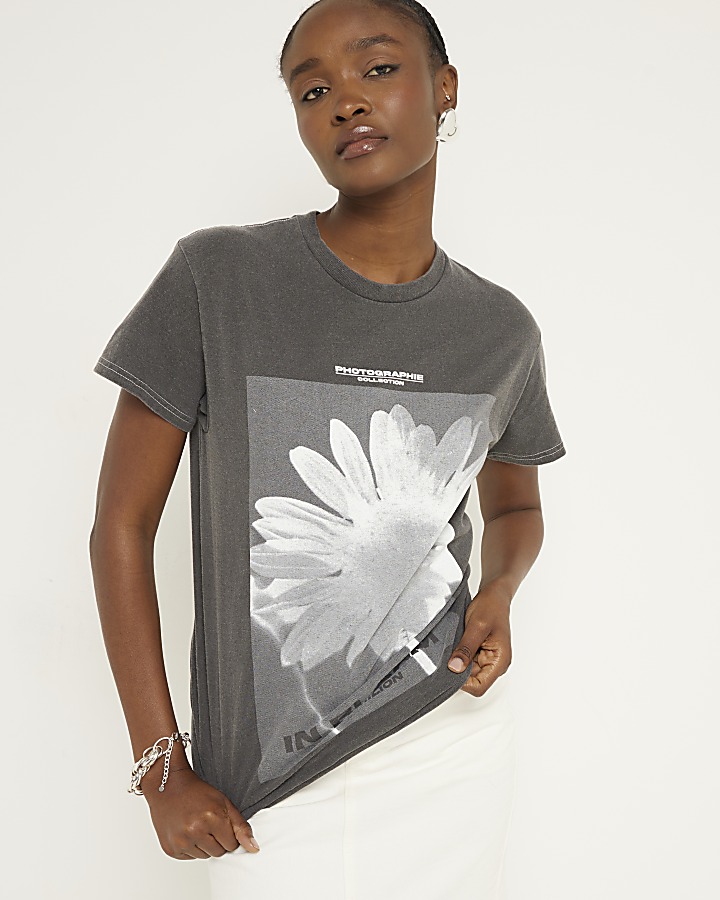 Grey flower graphic t-shirt