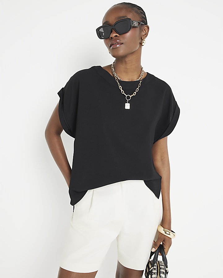 Black crepe turned cuff t-shirt