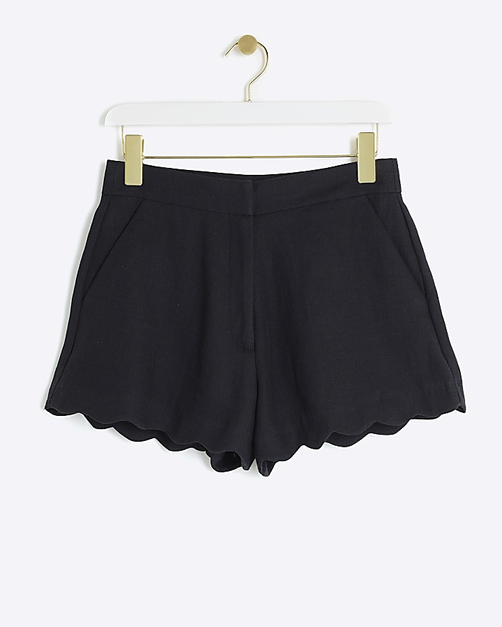 Black Linen Blend Scallop Hem Shorts | River Island