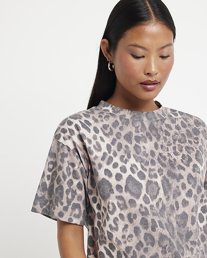 Petite brown cropped leopard print t-shirt | River Island