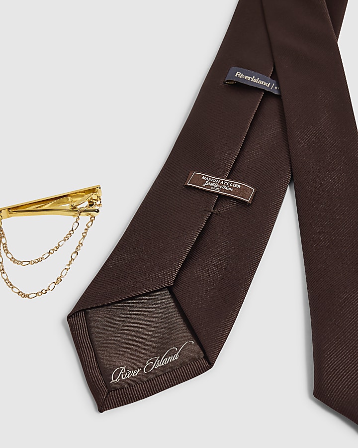 Brown Twill Tie And Gold Chain Pin Set